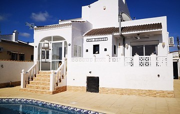 Mooie villa met 4 slaapkamers en privézwembad in Torrevieja