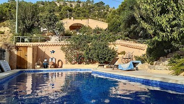 Mooie villa met 4 slaapkamers in La Garapacha (Murcia)