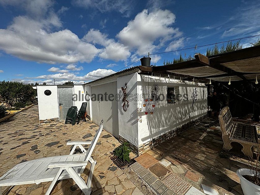 Belle maison de campagne de 7 chambres et 3 salles de bain avec piscine privée à Sax in Alicante Dream Homes