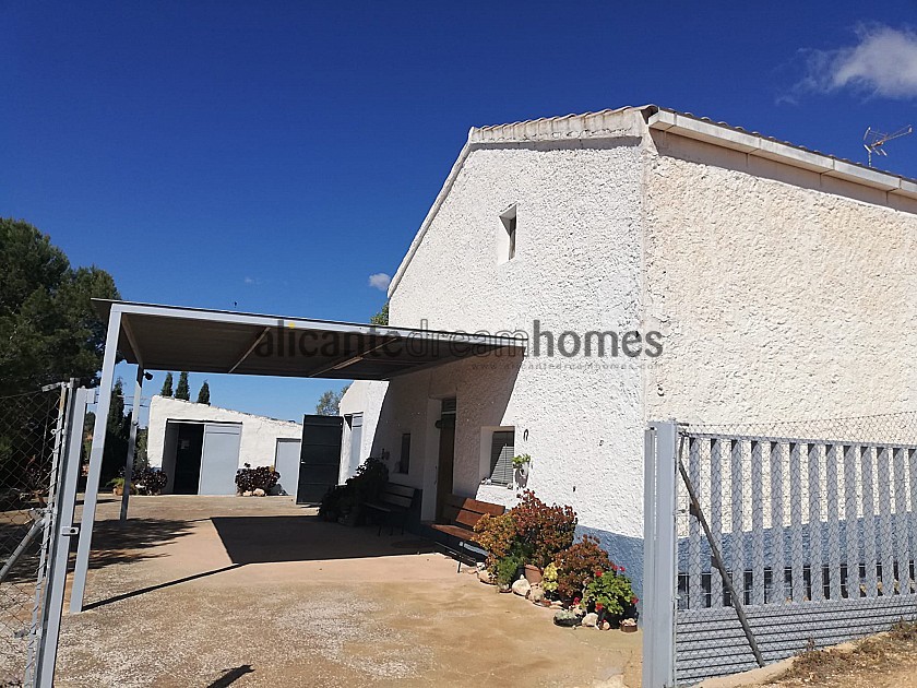 Maison de campagne de 2 chambres avec un très grand terrain in Alicante Dream Homes