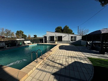 Villa avec annexe pour invités et piscine à Villena