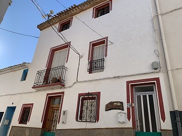 Beautiful Townhouse with 6 Bedrooms and terrace