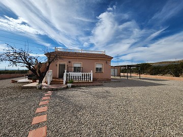 Lovely 1/2 bed villa with cabin