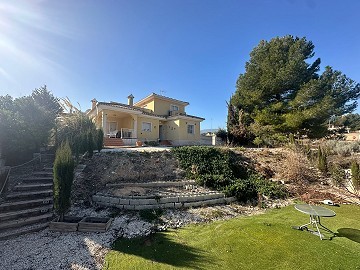 Freistehende Villa mit Wow-Effekt in Tibi