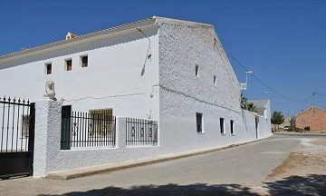 Impressive Town house in small village with Large Bodega and Pool