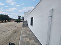 Villa casi nueva de 3/4 dormitorios con piscina, garaje doble y trastero. in Alicante Dream Homes API 1122