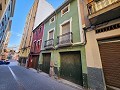 Großes Haus mit Garagen zum Renovieren im Zentrum von Villena in Alicante Dream Homes API 1122