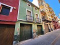 Großes Haus mit Garagen zum Renovieren im Zentrum von Villena in Alicante Dream Homes API 1122