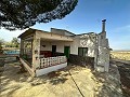 Schönes zu renovierendes Landhaus mit Pool in Yecla in Alicante Dream Homes API 1122