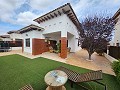 Villa urbana de 3 dormitorios a poca distancia de Monovar con piscina comunitaria y pistas de pádel in Alicante Dream Homes API 1122