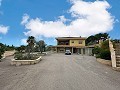 Preciosa villa con piscina y 5 habitaciones en Sax in Alicante Dream Homes API 1122