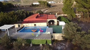 Villa met 3 slaapkamers en 2 badkamers in Sax met zwembad en uitzicht